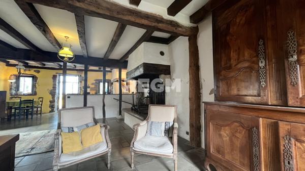Mouguerre (64990) De nouveau à la vente, Maison Basque historique de 1730, à rénover, située au bourg de Mouguerre