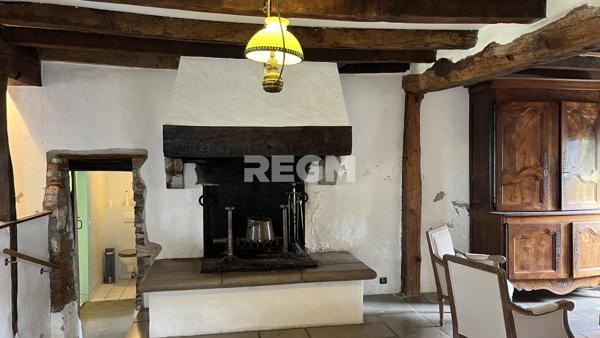 Mouguerre (64990) De nouveau à la vente, Maison Basque historique de 1730, à rénover, située au bourg de Mouguerre