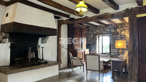 Mouguerre (64990) De nouveau à la vente, Maison Basque historique de 1730, à rénover, située au bourg de Mouguerre