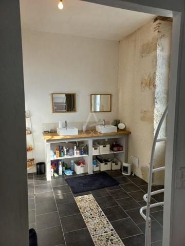 Très belle maison bourgeoise au coeur d'un village paisible