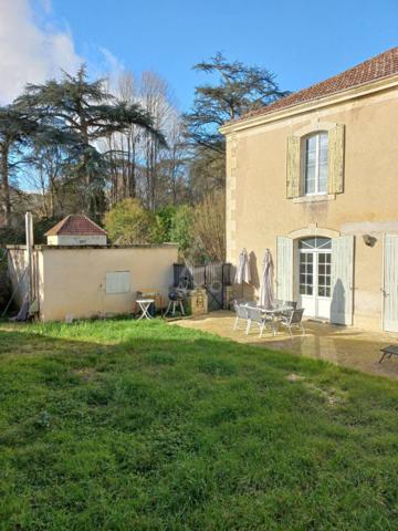 Très belle maison bourgeoise au coeur d'un village paisible