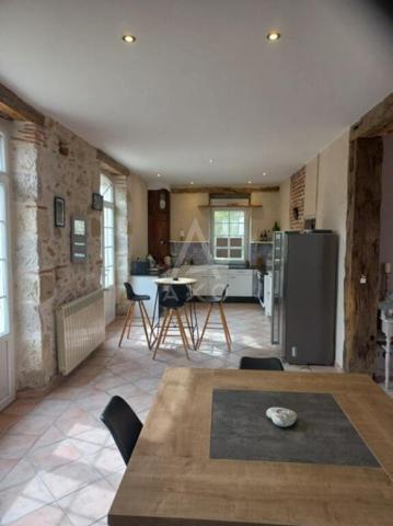 Très belle maison bourgeoise au coeur d'un village paisible