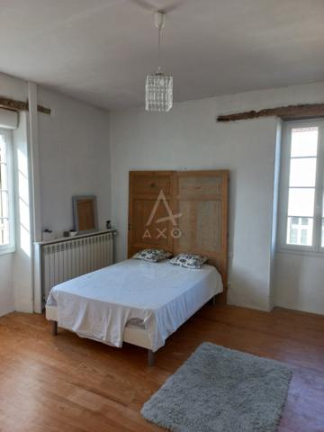 Très belle maison bourgeoise au coeur d'un village paisible