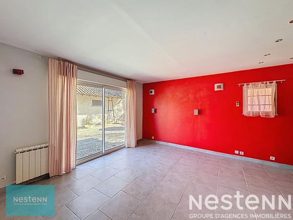 Maison Saint Maximin La Sainte Baume de 160 m² sur un terrain arboré de 1748 m² avec une piscine et un garage.