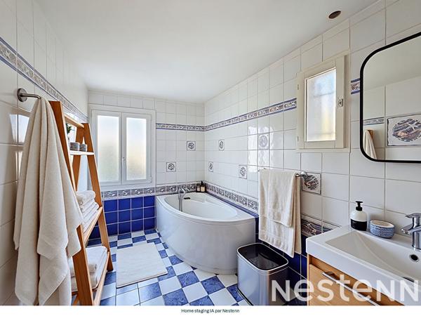 Maison Saint Maximin La Sainte Baume de 160 m² sur un terrain arboré de 1748 m² avec une piscine et un garage.
