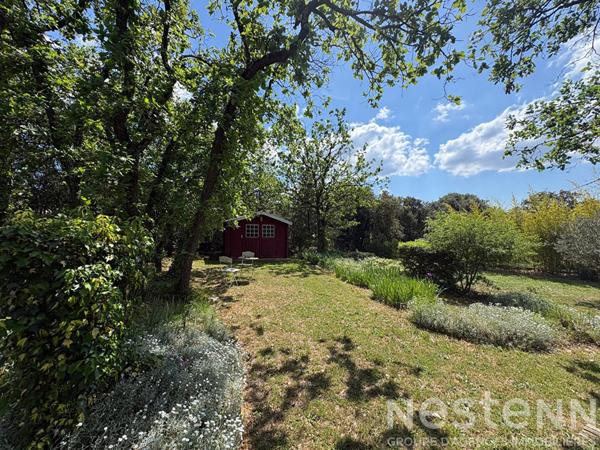 Maison Saint Maximin La Sainte Baume de 160 m² sur un terrain arboré de 1748 m² avec une piscine et un garage.