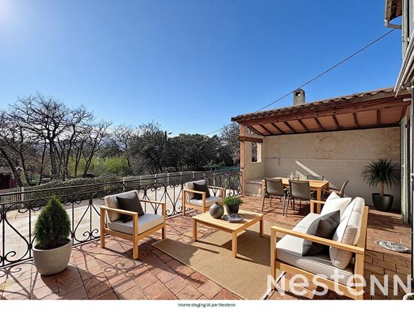 Maison Saint Maximin La Sainte Baume de 160 m² sur un terrain arboré de 1748 m² avec une piscine et un garage.