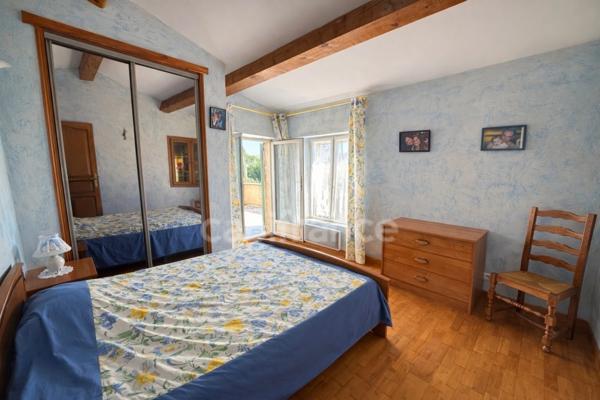 Proprieté de 150 m2 avec dépendance à vendre 7 pièces LAURIS (84)