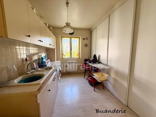 Proprieté de 150 m2 avec dépendance à vendre 7 pièces LAURIS (84)