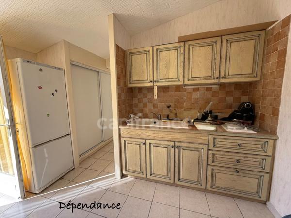 Proprieté de 150 m2 avec dépendance à vendre 7 pièces LAURIS (84)