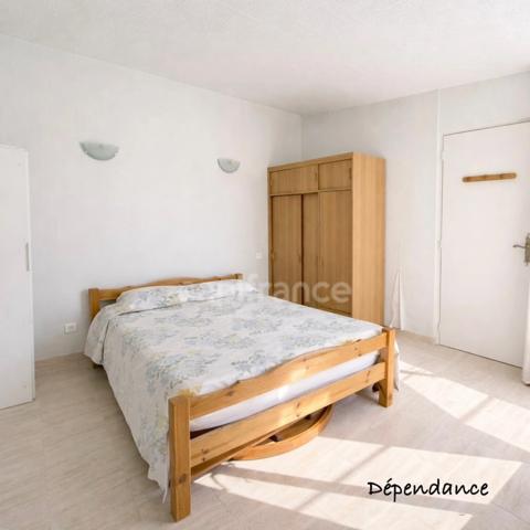 Proprieté de 150 m2 avec dépendance à vendre 7 pièces LAURIS (84)