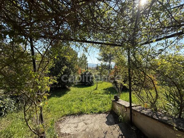 Proprieté de 150 m2 avec dépendance à vendre 7 pièces LAURIS (84)