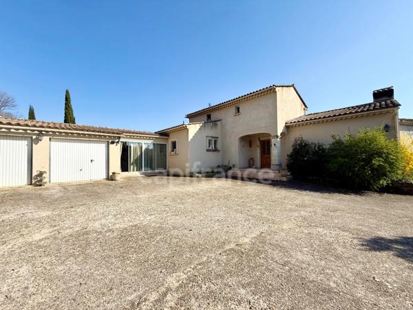 Proprieté de 150 m2 avec dépendance à vendre 7 pièces LAURIS (84)