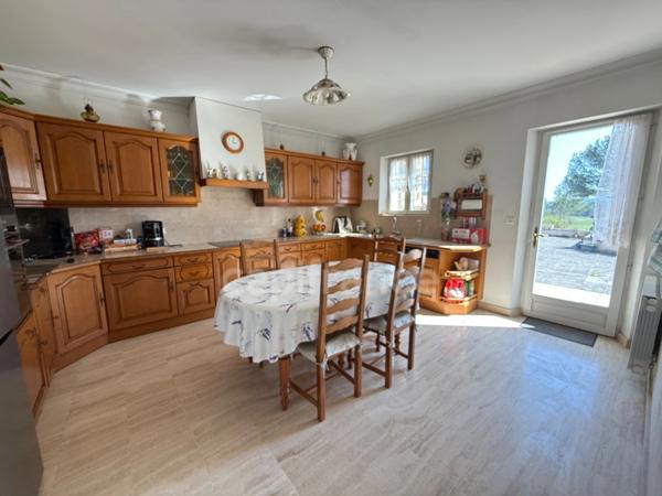 Proprieté de 150 m2 avec dépendance à vendre 7 pièces LAURIS (84)