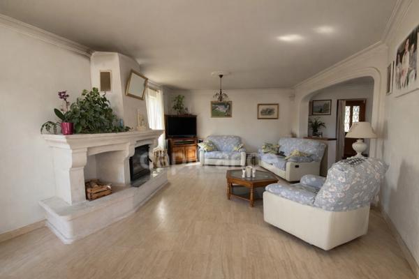 Proprieté de 150 m2 avec dépendance à vendre 7 pièces LAURIS (84)