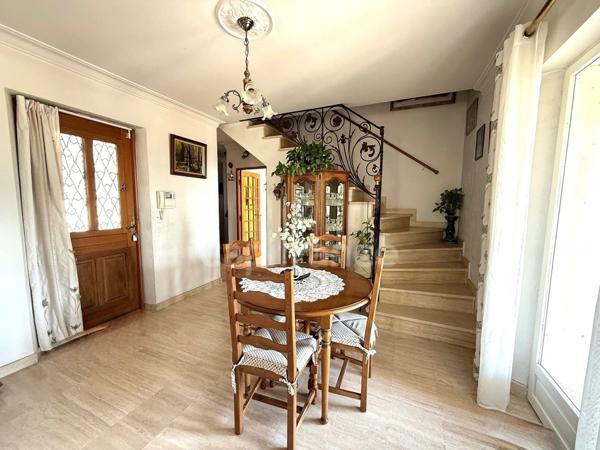 Proprieté de 150 m2 avec dépendance à vendre 7 pièces LAURIS (84)