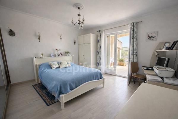 Proprieté de 150 m2 avec dépendance à vendre 7 pièces LAURIS (84)