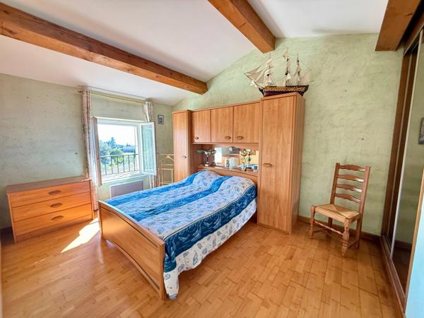 Proprieté de 150 m2 avec dépendance à vendre 7 pièces LAURIS (84)