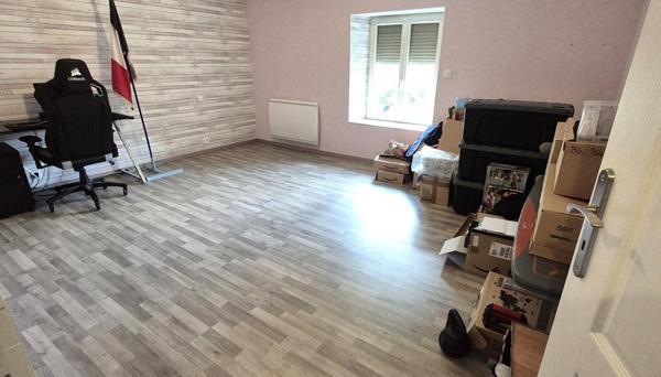 Belle Maison de Caractère de 122 m² Rénovée avec goût avec son garage, atelier, cave voûtée, buanderie, terrasse, appentis et terrain clos de 176 m²