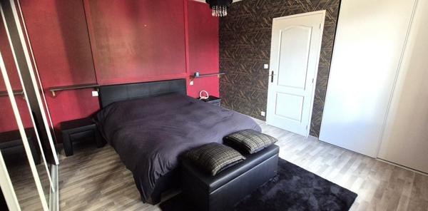 Belle Maison de Caractère de 122 m² Rénovée avec goût avec son garage, atelier, cave voûtée, buanderie, terrasse, appentis et terrain clos de 176 m²