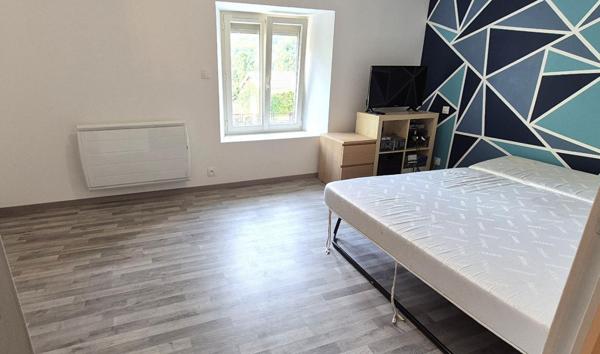 Belle Maison de Caractère de 122 m² Rénovée avec goût avec son garage, atelier, cave voûtée, buanderie, terrasse, appentis et terrain clos de 176 m²