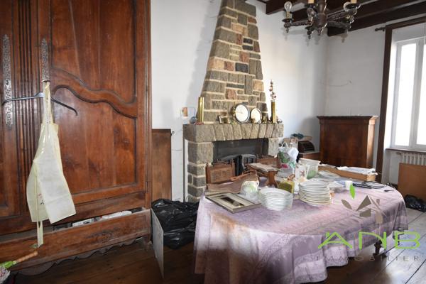 Ensemble de maisons avec grange
