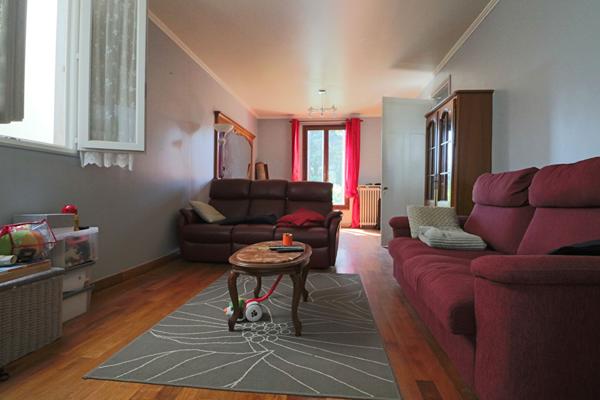 Pavillon avec 3 chambres et jardin