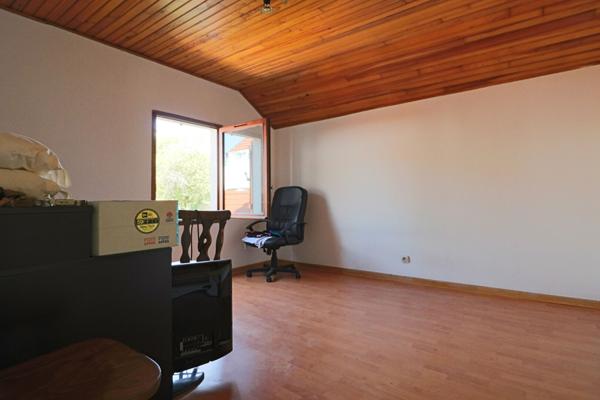 Pavillon avec 3 chambres et jardin