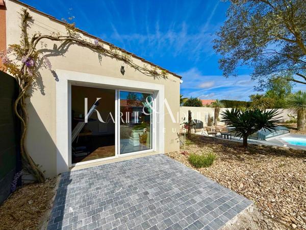 Villa méditerranéenne avec véranda, garage, carport, jardin clos et piscine
