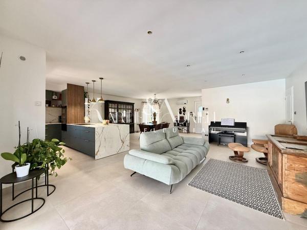 Villa méditerranéenne avec véranda, garage, carport, jardin clos et piscine