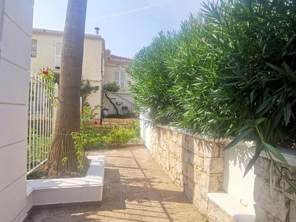 Proche Place Fontaine du Temple : Appartement 2 pièces dans une belle villa