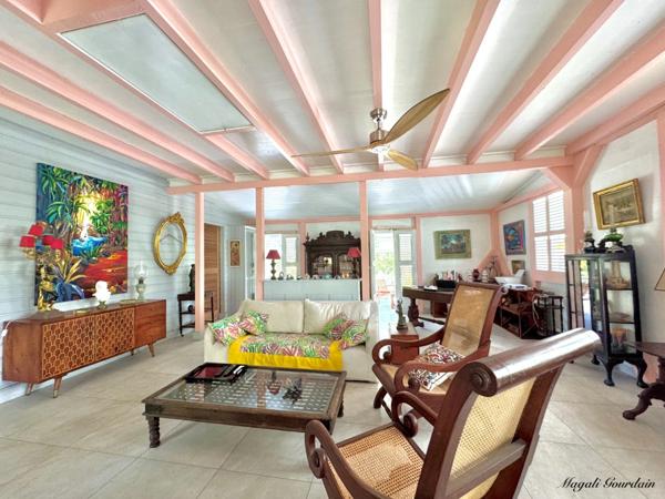 A VENDRE SAINT-FRANÇOIS | MAISON COLONIALE DE CARACTÈRE – PISCINE – JARDIN PATRIMONIAL