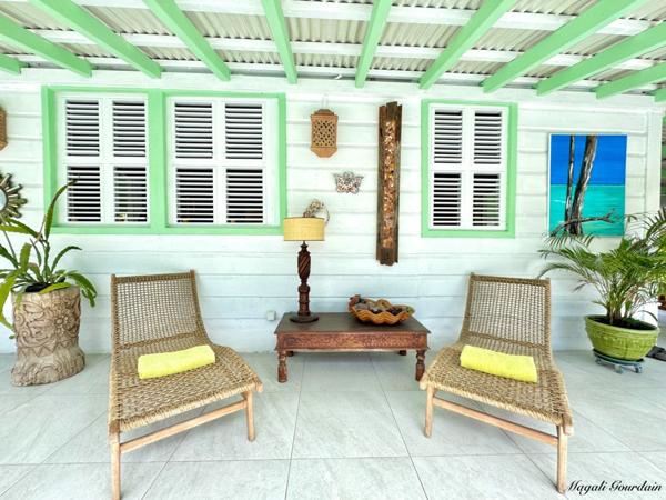 A VENDRE SAINT-FRANÇOIS | MAISON COLONIALE DE CARACTÈRE – PISCINE – JARDIN PATRIMONIAL