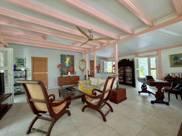 A VENDRE SAINT-FRANÇOIS | MAISON COLONIALE DE CARACTÈRE – PISCINE – JARDIN PATRIMONIAL