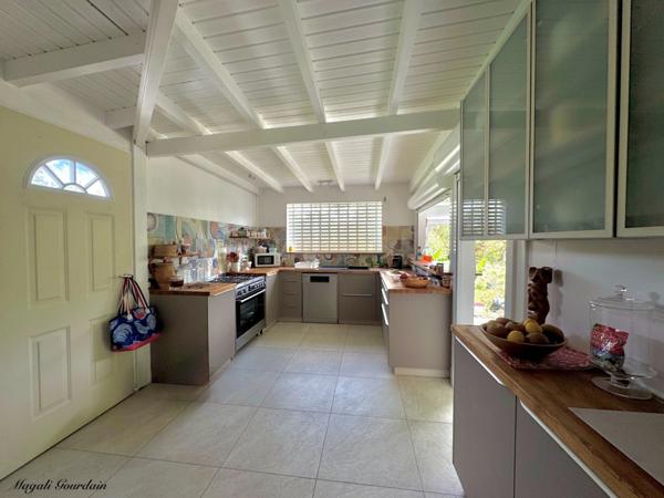 A VENDRE SAINT-FRANÇOIS | MAISON COLONIALE DE CARACTÈRE – PISCINE – JARDIN PATRIMONIAL