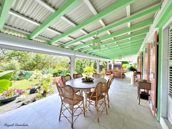 A VENDRE SAINT-FRANÇOIS | MAISON COLONIALE DE CARACTÈRE – PISCINE – JARDIN PATRIMONIAL