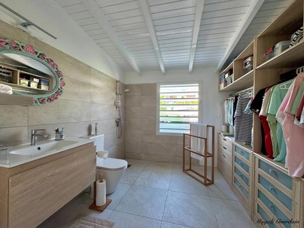 A VENDRE SAINT-FRANÇOIS | MAISON COLONIALE DE CARACTÈRE – PISCINE – JARDIN PATRIMONIAL