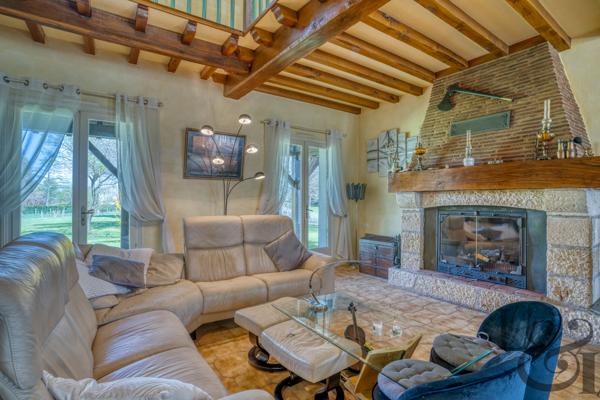 A vendre à Sainte-Livrade (LOT-ET-GARONNE 47) belle villa avec piscine