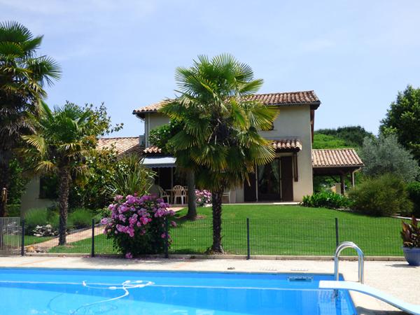 A vendre à Sainte-Livrade (LOT-ET-GARONNE 47) belle villa avec piscine