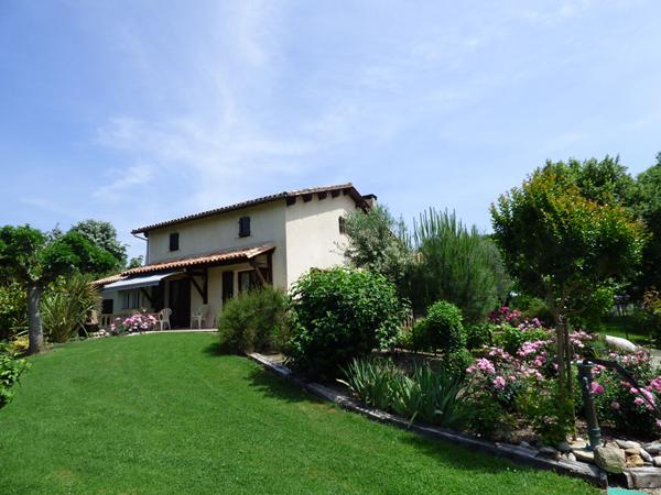 A vendre à Sainte-Livrade (LOT-ET-GARONNE 47) belle villa avec piscine