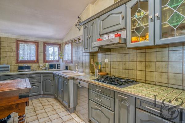 A vendre à Sainte-Livrade (LOT-ET-GARONNE 47) belle villa avec piscine