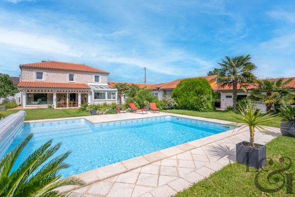 Maison en pierre rénovée à vendre proche commerces de Villeneuve-sur-Lot