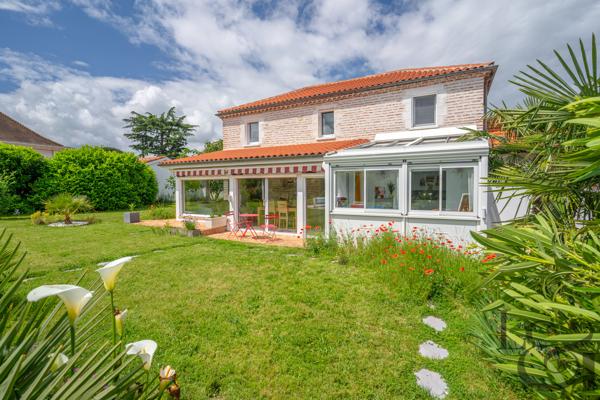 Maison en pierre rénovée à vendre proche commerces de Villeneuve-sur-Lot