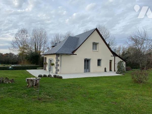 SAINT-CIRGUES-DE-MALBERT, sur 1660 m² de terrain, maison construite en 2005 comprenant :
- Rez...