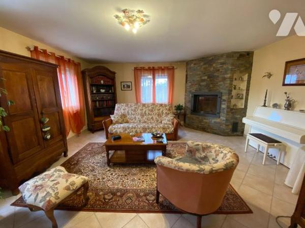 SAINT-CIRGUES-DE-MALBERT, sur 1660 m² de terrain, maison construite en 2005 comprenant :
- Rez...