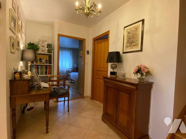 SAINT-CIRGUES-DE-MALBERT, sur 1660 m² de terrain, maison construite en 2005 comprenant :
- Rez...