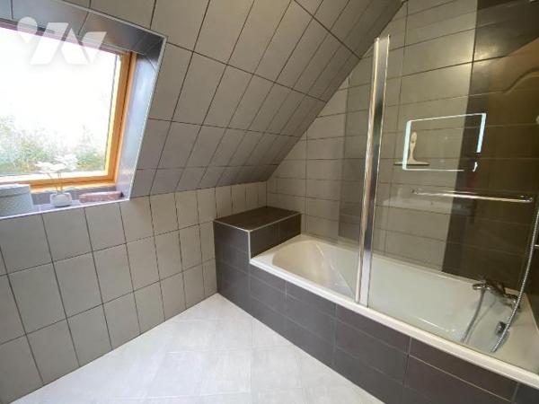 SAINT-CIRGUES-DE-MALBERT, sur 1660 m² de terrain, maison construite en 2005 comprenant :
- Rez...