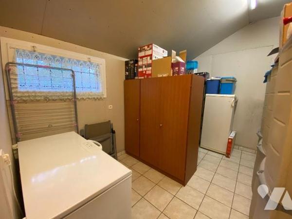 SAINT-CIRGUES-DE-MALBERT, sur 1660 m² de terrain, maison construite en 2005 comprenant :
- Rez...