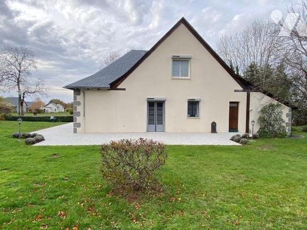 SAINT-CIRGUES-DE-MALBERT, sur 1660 m² de terrain, maison construite en 2005 comprenant :
- Rez...