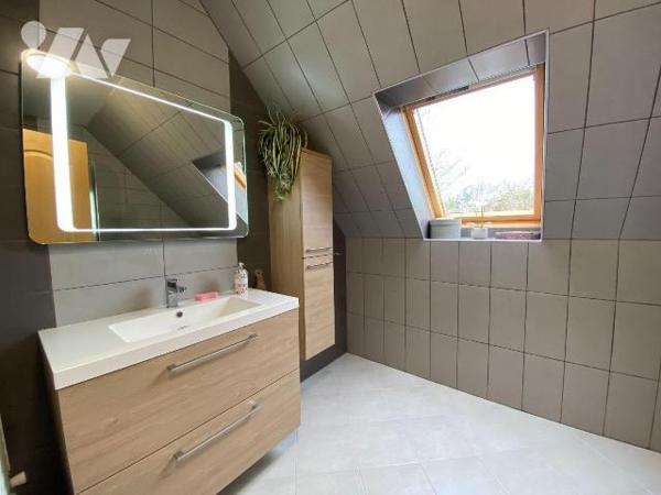 SAINT-CIRGUES-DE-MALBERT, sur 1660 m² de terrain, maison construite en 2005 comprenant :
- Rez...